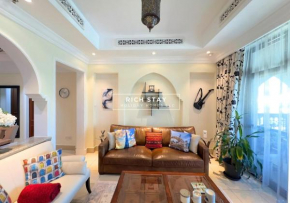 Spectacular 2BR in Souk Al Bahar, Downtown with Burj & Dubai Mall view by Rich Stay